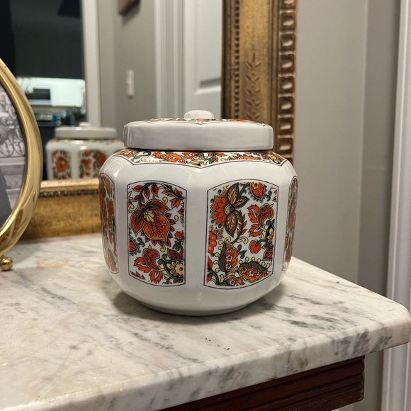 70s vintage floral storage canister - Picture 3 of 6